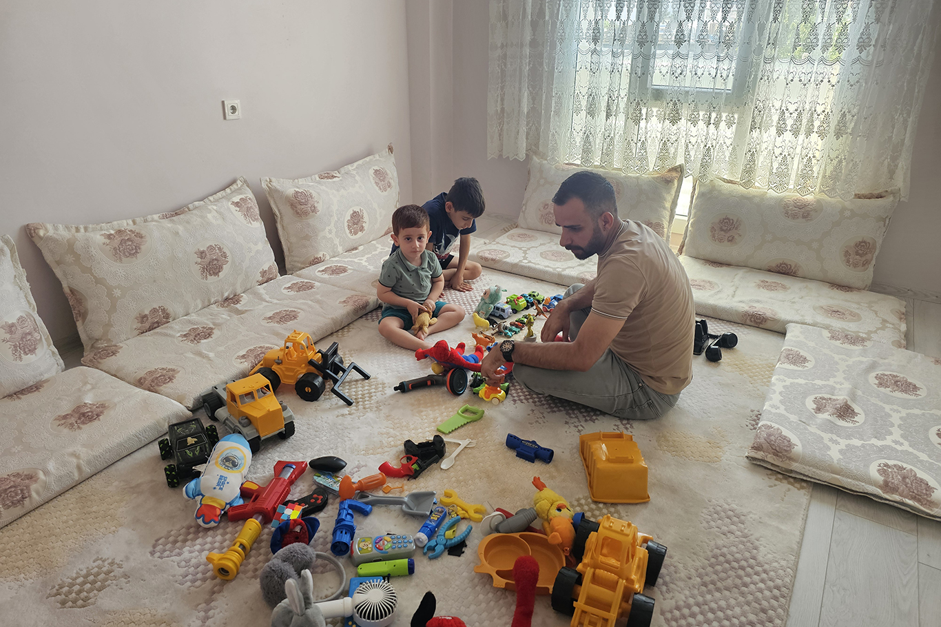 İDİL'Lİ ANNE VE BABADAN DMD HASTASI EVLATLARI İÇİN YARDIM ÇAĞRISI