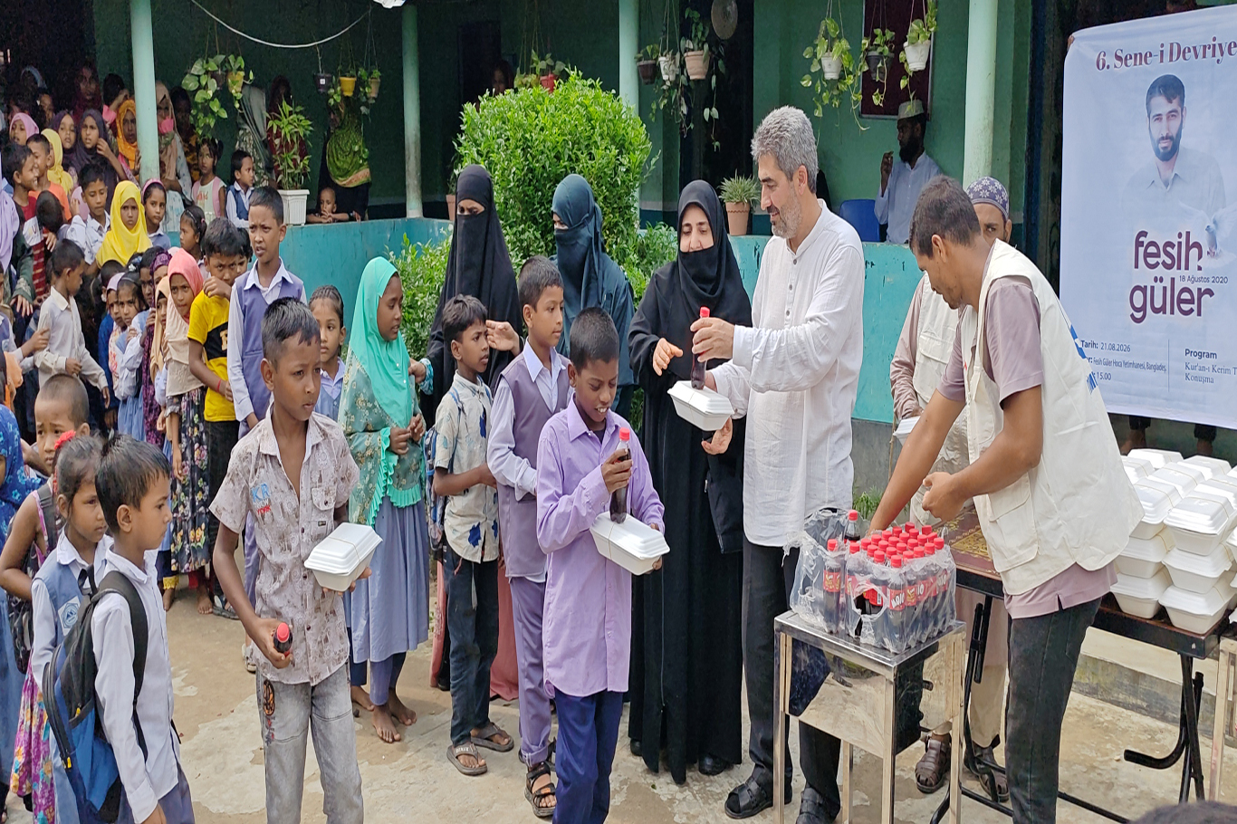 Yetimler Vakfı Bangladeş’te yetim çocuklarla aynı sofrada buluştu