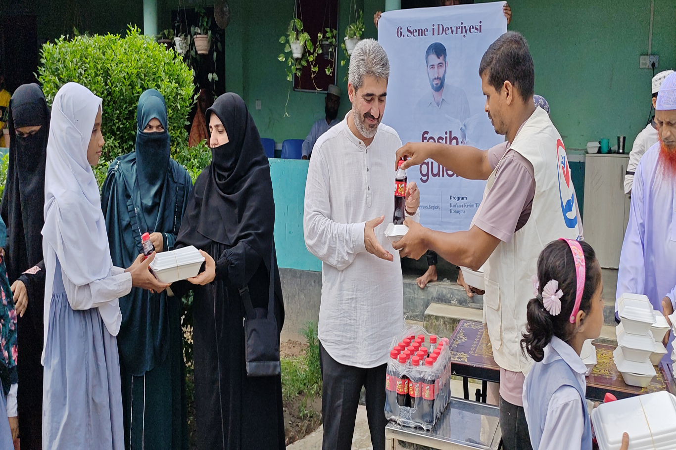 Yetimler Vakfı Bangladeş’te yetim çocuklarla aynı sofrada buluştu