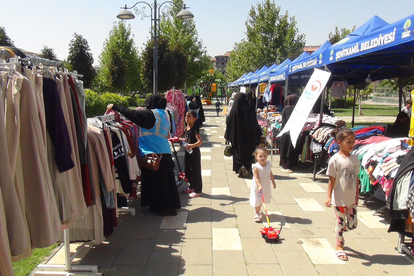 Gaziantep'te yetim çocuklar yararına kermes