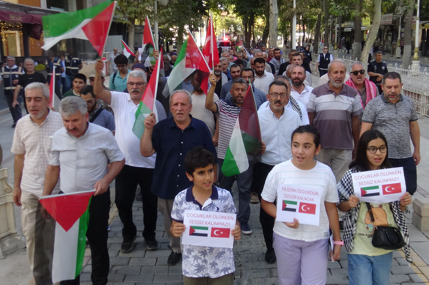 Malatya'dan Gazze'ye destek: İnsani yardım bir lütuf değil, evrensel bir haktır