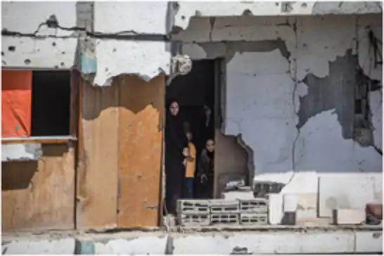 Palestinian killed, two injured in Israeli airstrike in central Gaza
