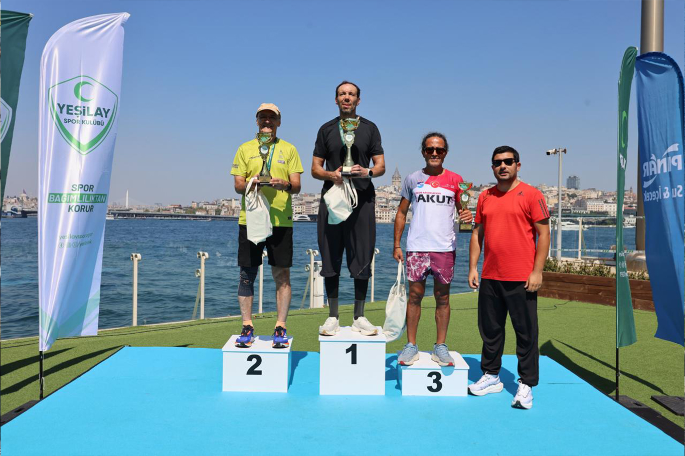 Yeşilay Yarı Maratonu, yüzlerce kişinin katılımıyla gerçekleşti