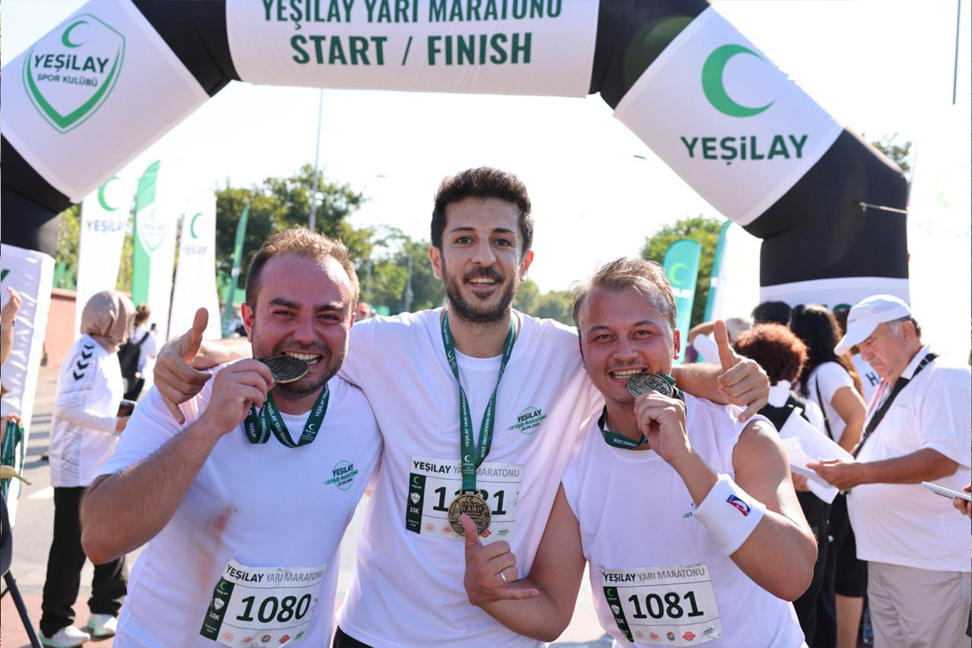 Yeşilay Yarı Maratonu, yüzlerce kişinin katılımıyla gerçekleşti