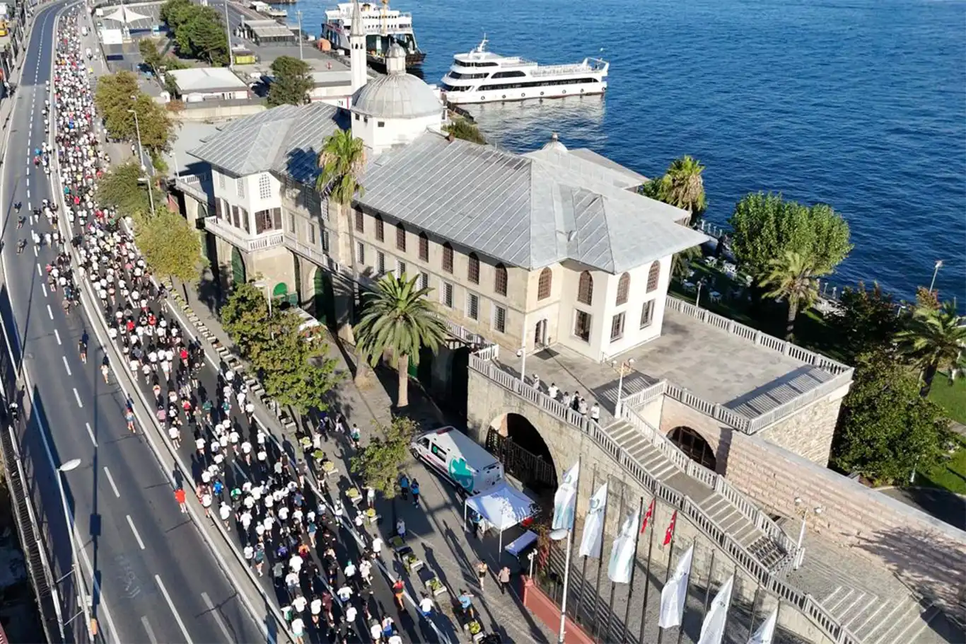 Yeşilay Yarı Maratonu, yüzlerce kişinin katılımıyla gerçekleşti