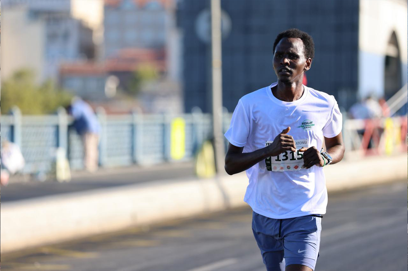 Yeşilay Yarı Maratonu, yüzlerce kişinin katılımıyla gerçekleşti