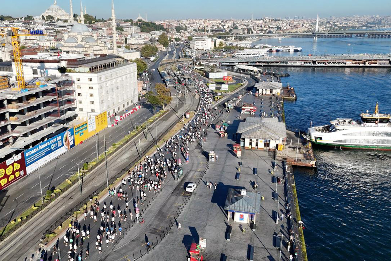 Yeşilay Yarı Maratonu, yüzlerce kişinin katılımıyla gerçekleşti