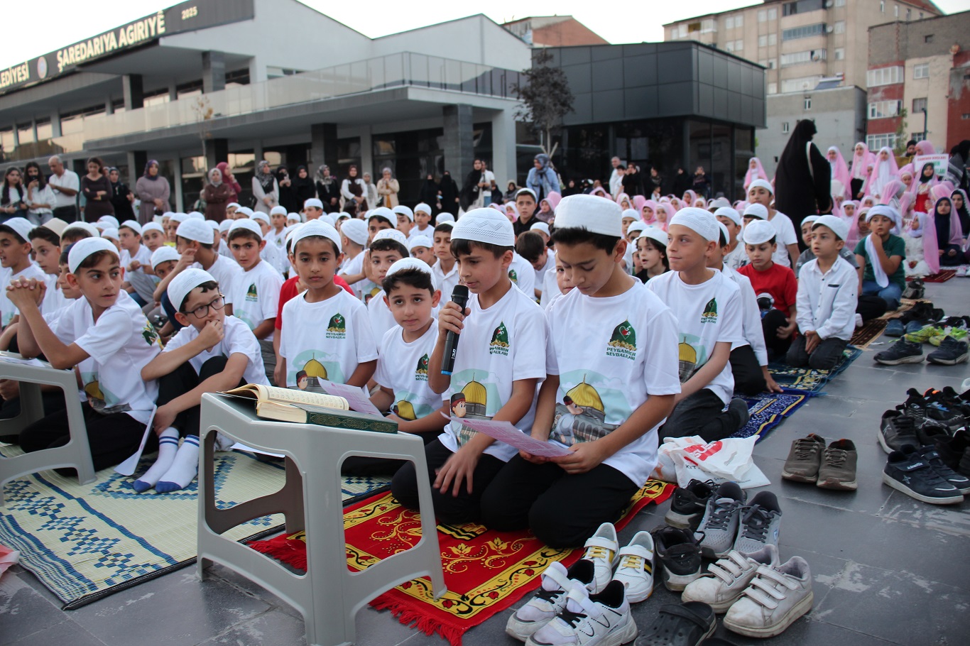 Ağrı’da yüzlerce çocuk "Hayat Namazla Güzeldir" etkinliğine katıldı