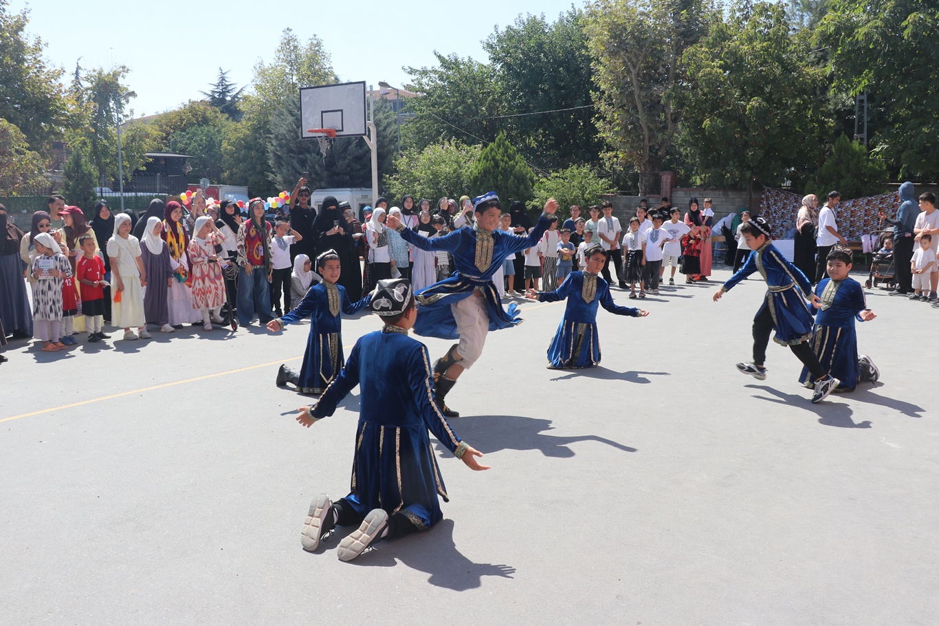 "3. Uygur Sokak Oyunları Şenliği" binlerce çocuğun katılımıyla gerçekleşti