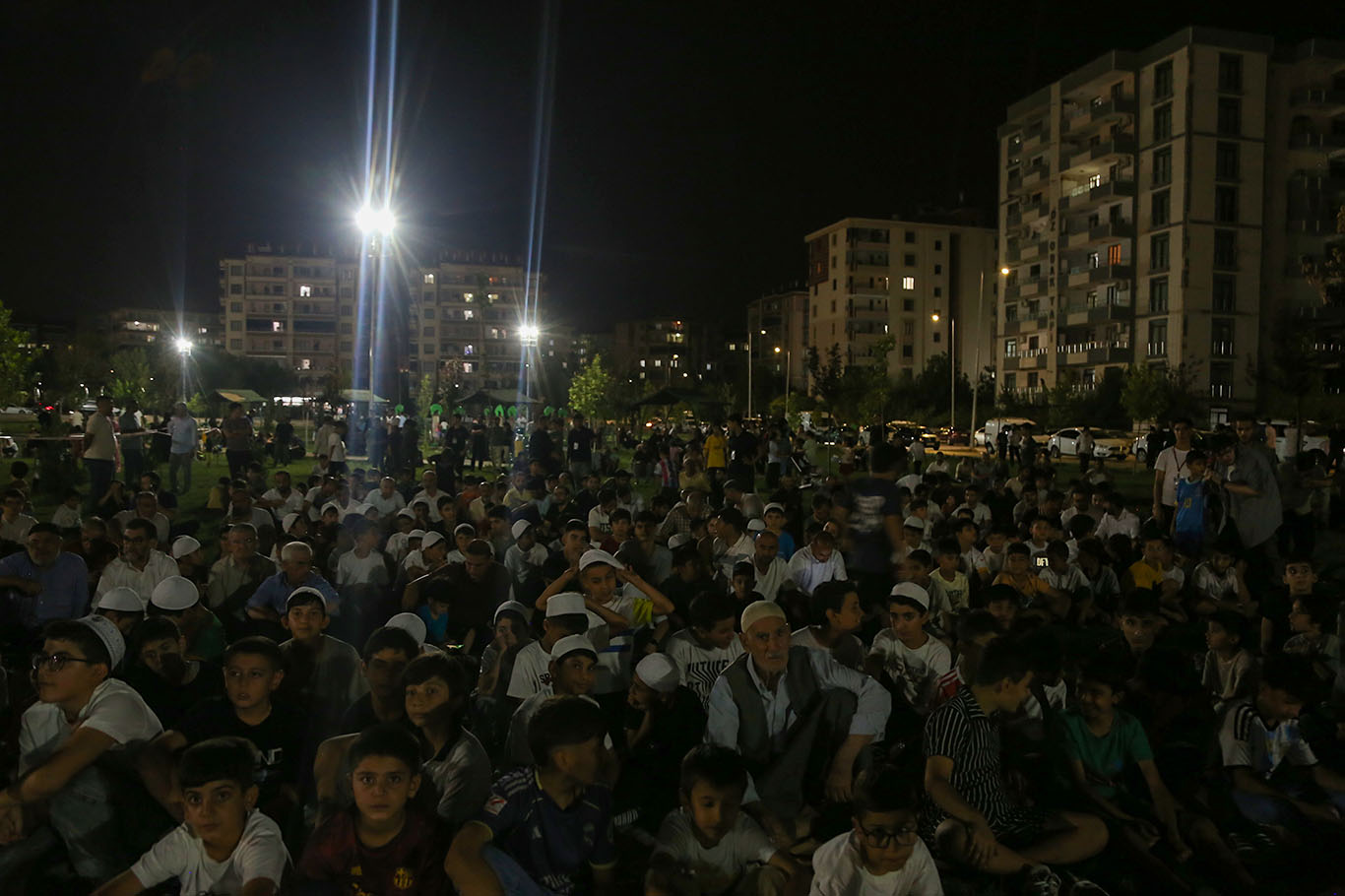 Davet ve Gençlik Hareketi mevlid programlarını parklara taşıdı: 16 noktada salavatlar yükseldi