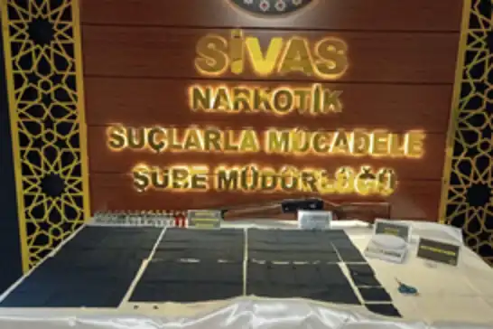 Sivas’ta uyuşturucu operasyonunda 3 şüpheli tutuklandı