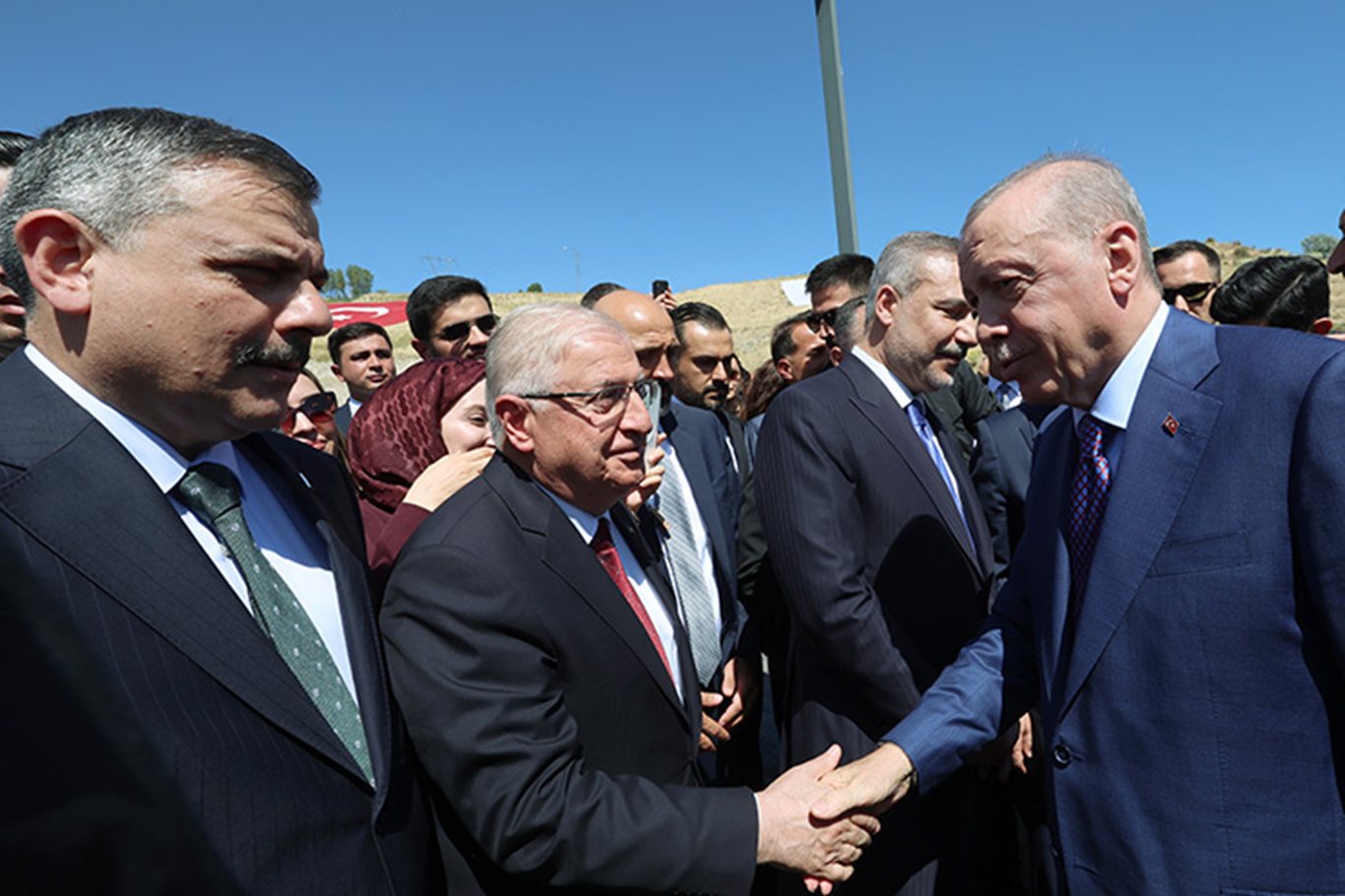 Cumhurbaşkanı Recep Tayyip Erdoğan, Malazgirt Zaferi’nin 955. yıl dönümü kutlama törenleri kapsamında Bitlis’in Ahlat ilçesinde düzenlenen etkinliğe katıldı.