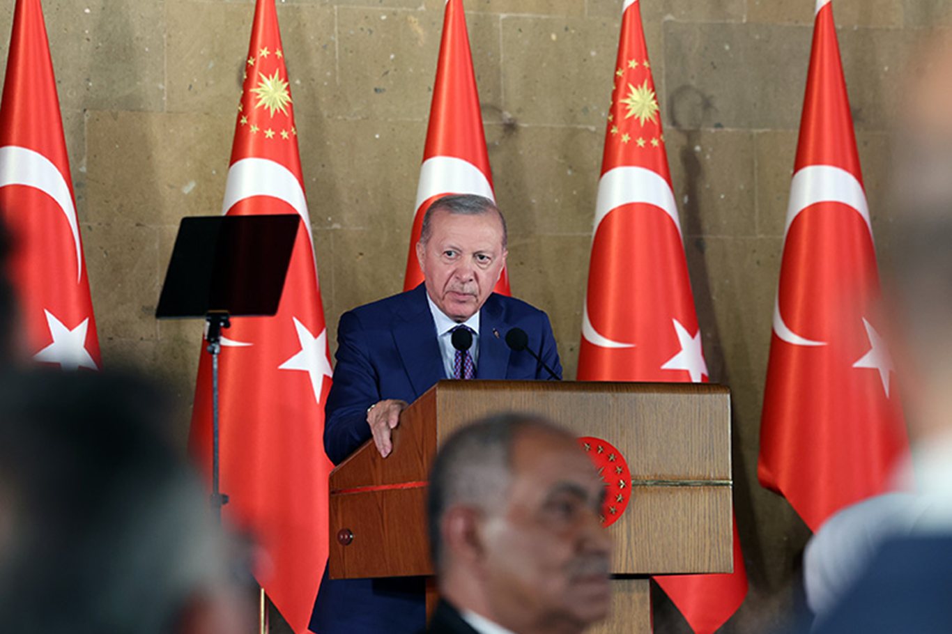 Cumhurbaşkanı Recep Tayyip Erdoğan, Ahlat Cumhurbaşkanlığı Külliyesinde gerçekleştirilen Cumhurbaşkanlığı Kabinesi Toplantısı’nın ardından basın açıklaması yaptı.