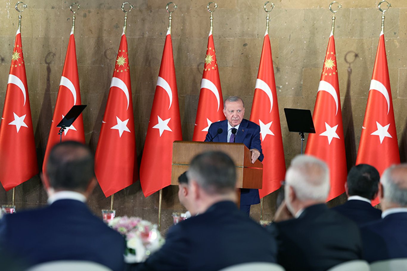 Cumhurbaşkanı Recep Tayyip Erdoğan, Ahlat Cumhurbaşkanlığı Külliyesinde gerçekleştirilen Cumhurbaşkanlığı Kabinesi Toplantısı’nın ardından basın açıklaması yaptı.