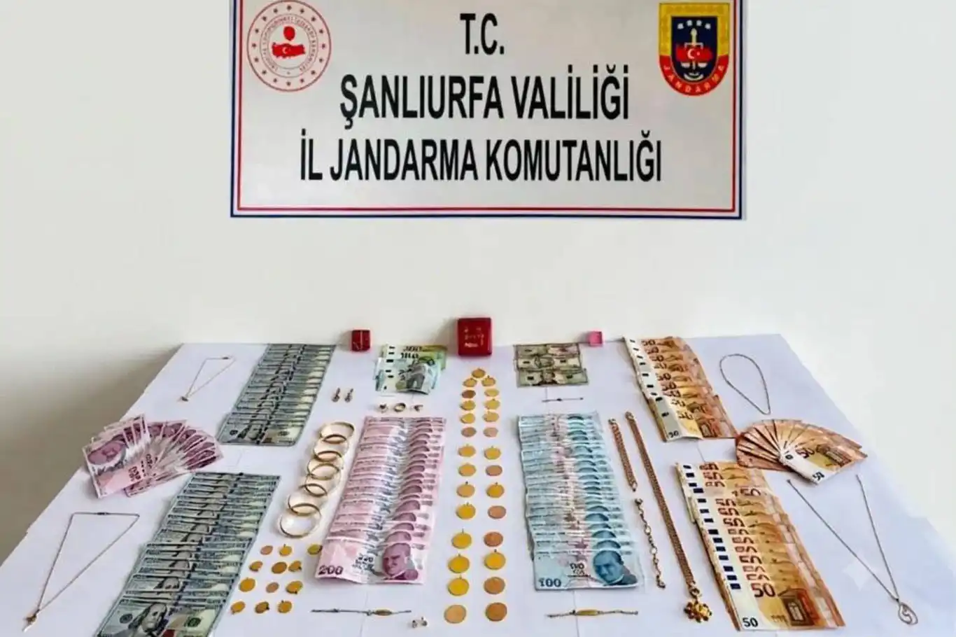 Şanlıurfa'da kendilerini polis olarak tanıtan dolandırıcılara operasyon