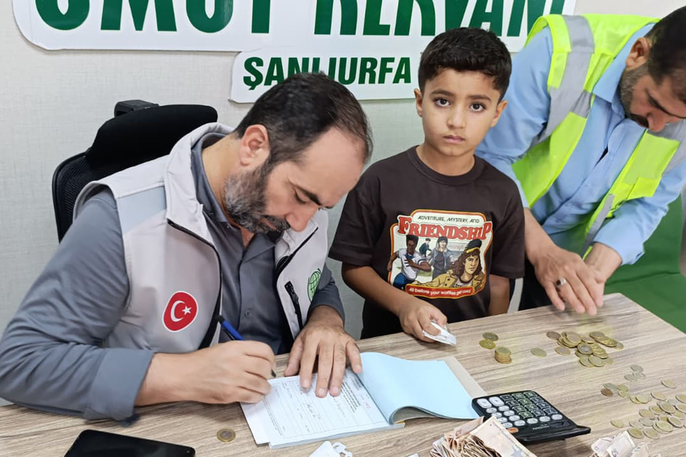 Çocuklardan Gazze Şifa Hastanesi'ne kumbaralı destek