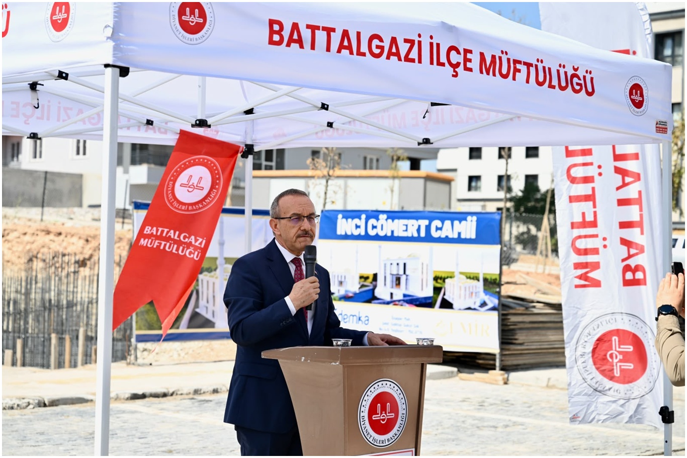 Malatya'da bir caminin temeli daha dualarla atıldı