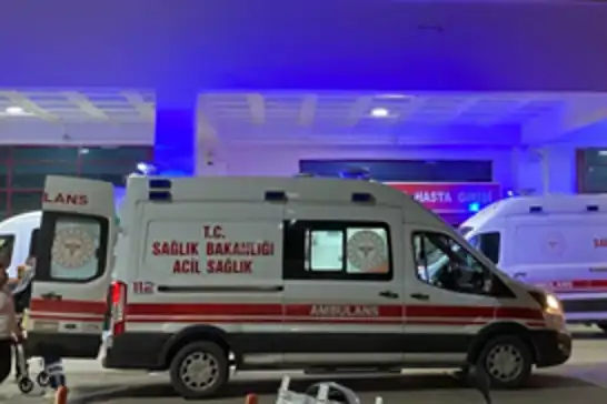 Tarsus'ta cip ile otomobil çarpıştı: 3 yaralı