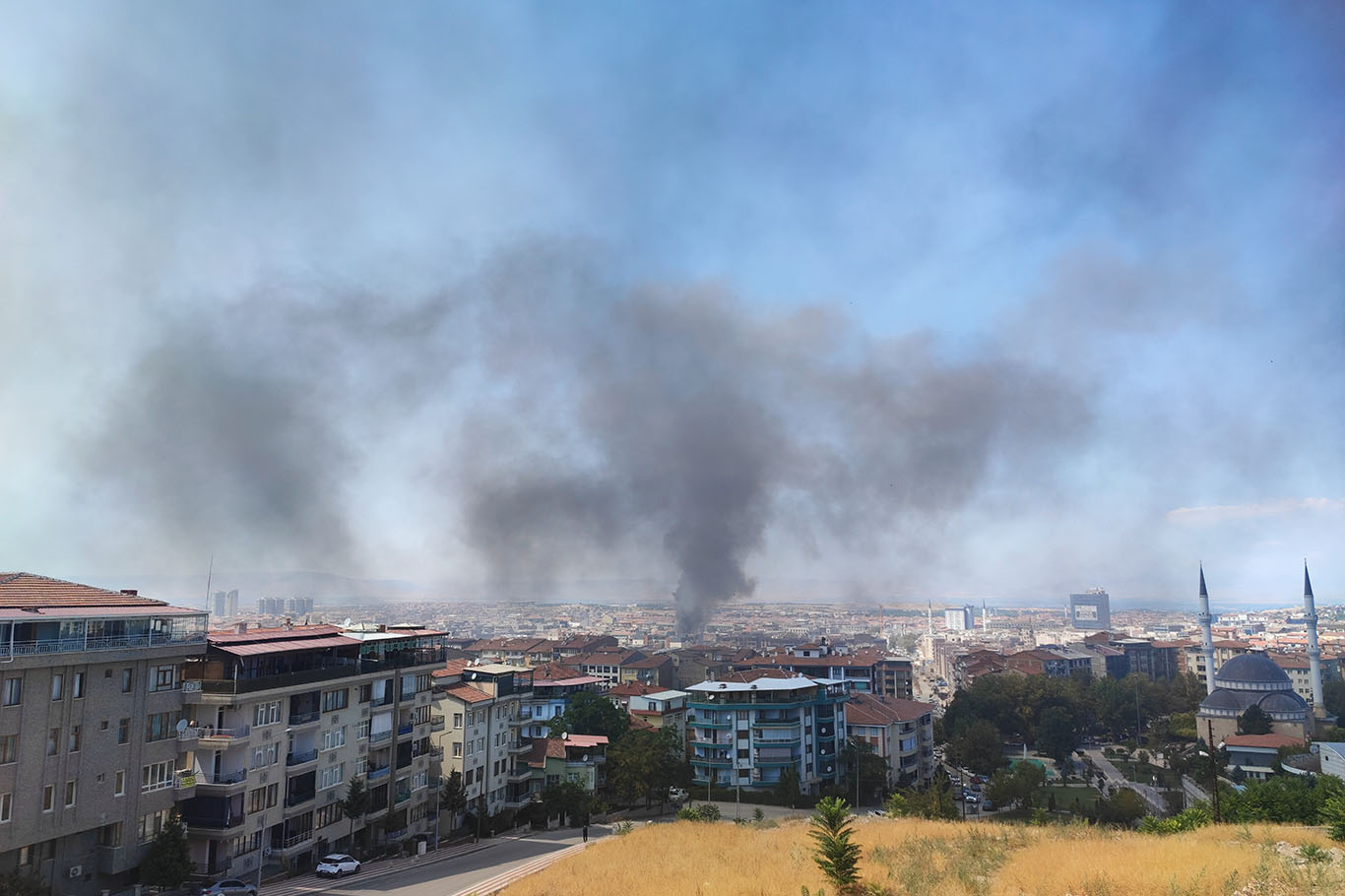 TOKİ rezerv alanındaki konteyner yangını konutlara da sıçradı