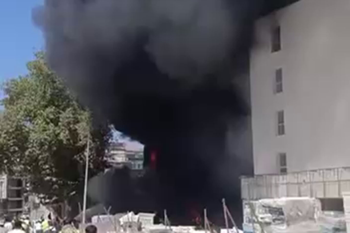 TOKİ rezerv alanındaki konteyner yangını konutlara da sıçradı