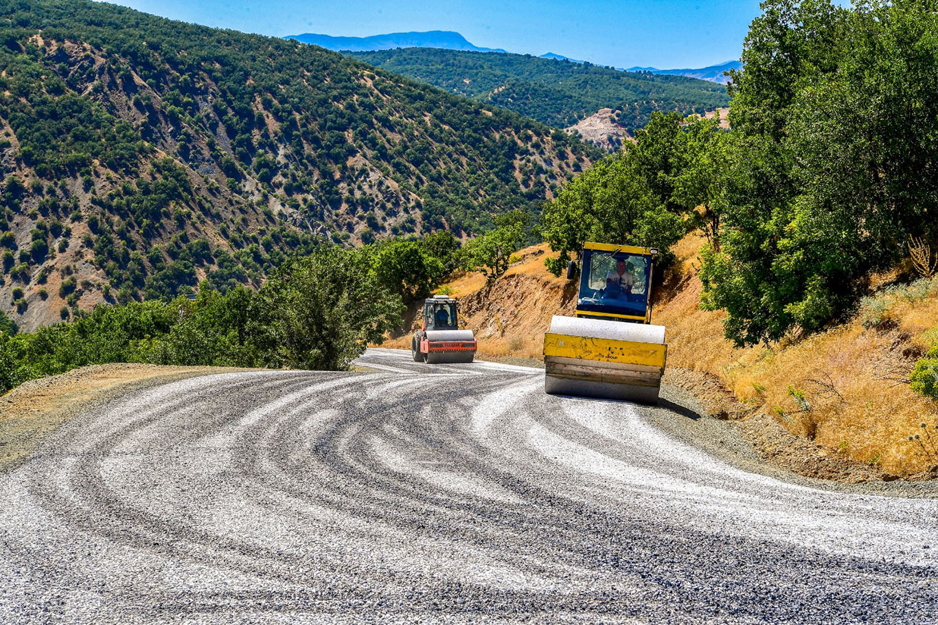 Pütürge'de yol yapım çalışmaları