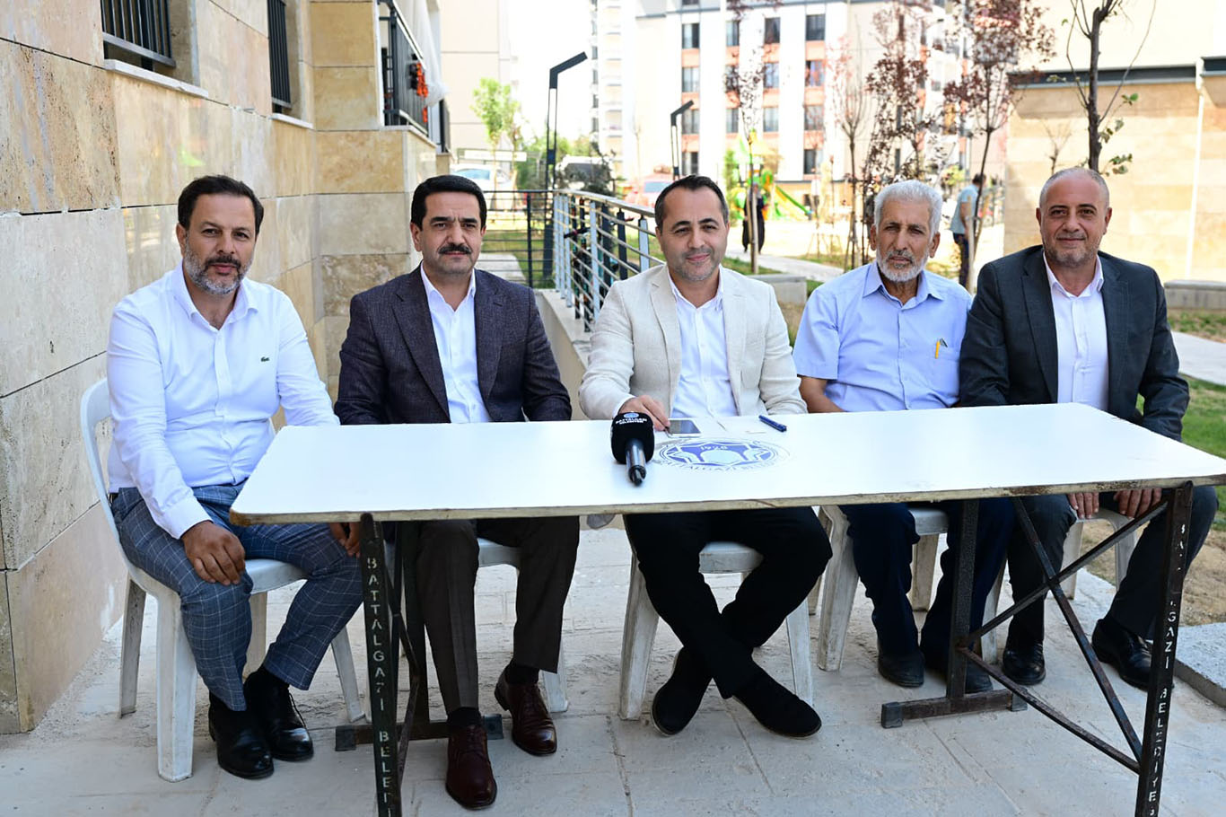 Deprem sonrası yenilenen Zafer Mahallesi'nde talepler dinlendi