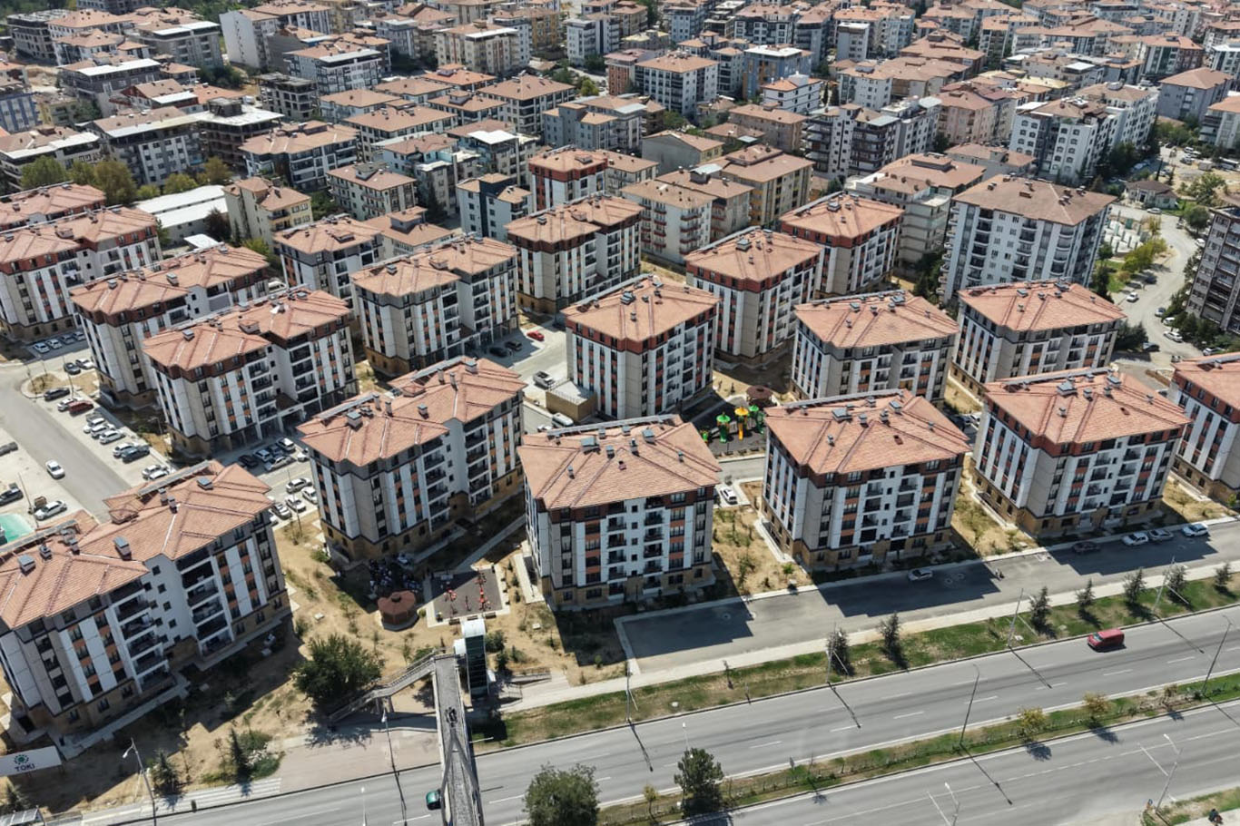 Deprem sonrası yenilenen Zafer Mahallesi'nde talepler dinlendi