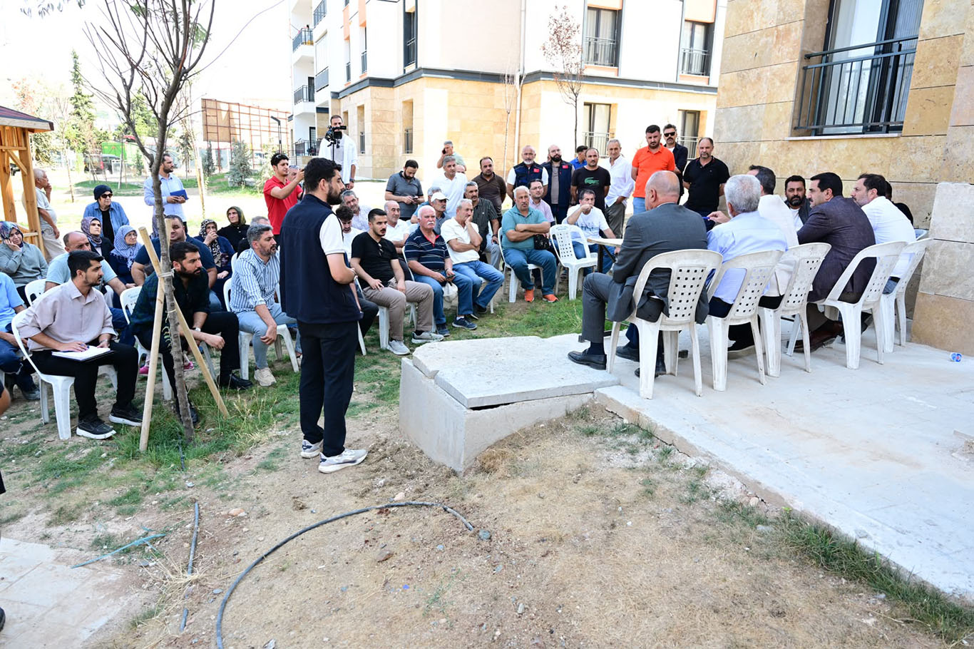 Deprem sonrası yenilenen Zafer Mahallesi'nde talepler dinlendi