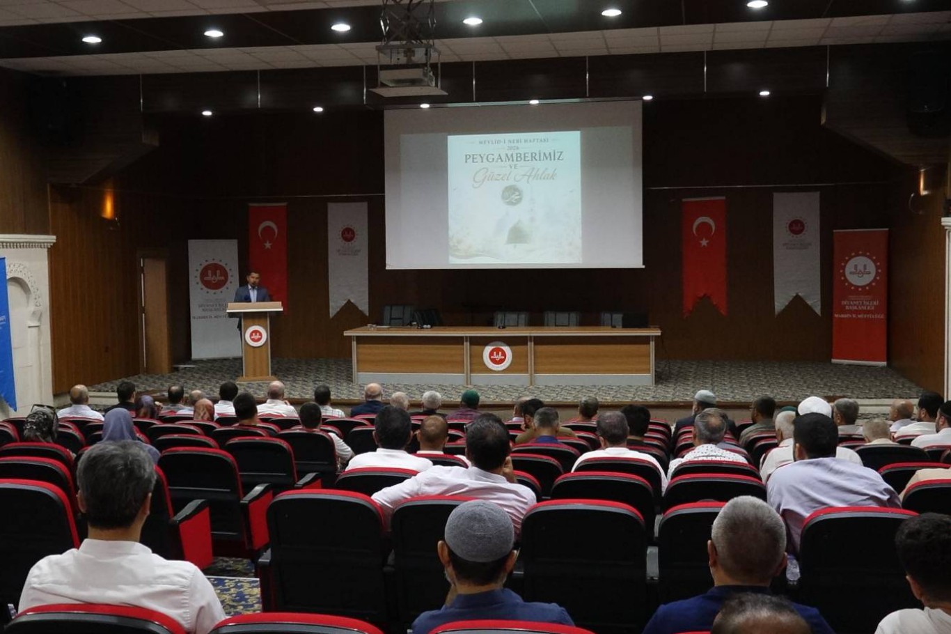 Prof. Dr. Ensari: Hayatımızın bütün alanlarında O’nda örneklik görmeliyiz