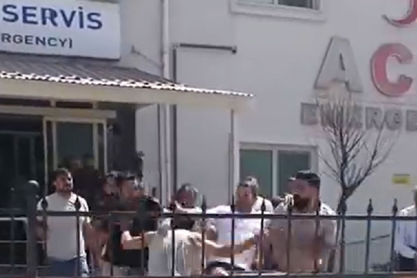 Van’da iki aile arasında çıkan kavgada ağır yaralanan genç hayatını kaybetti!