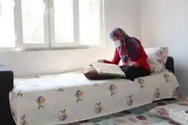 Kanser hastası kadının en büyük üzüntüsü gözlerinden dolayı Kur'an okuyamamak