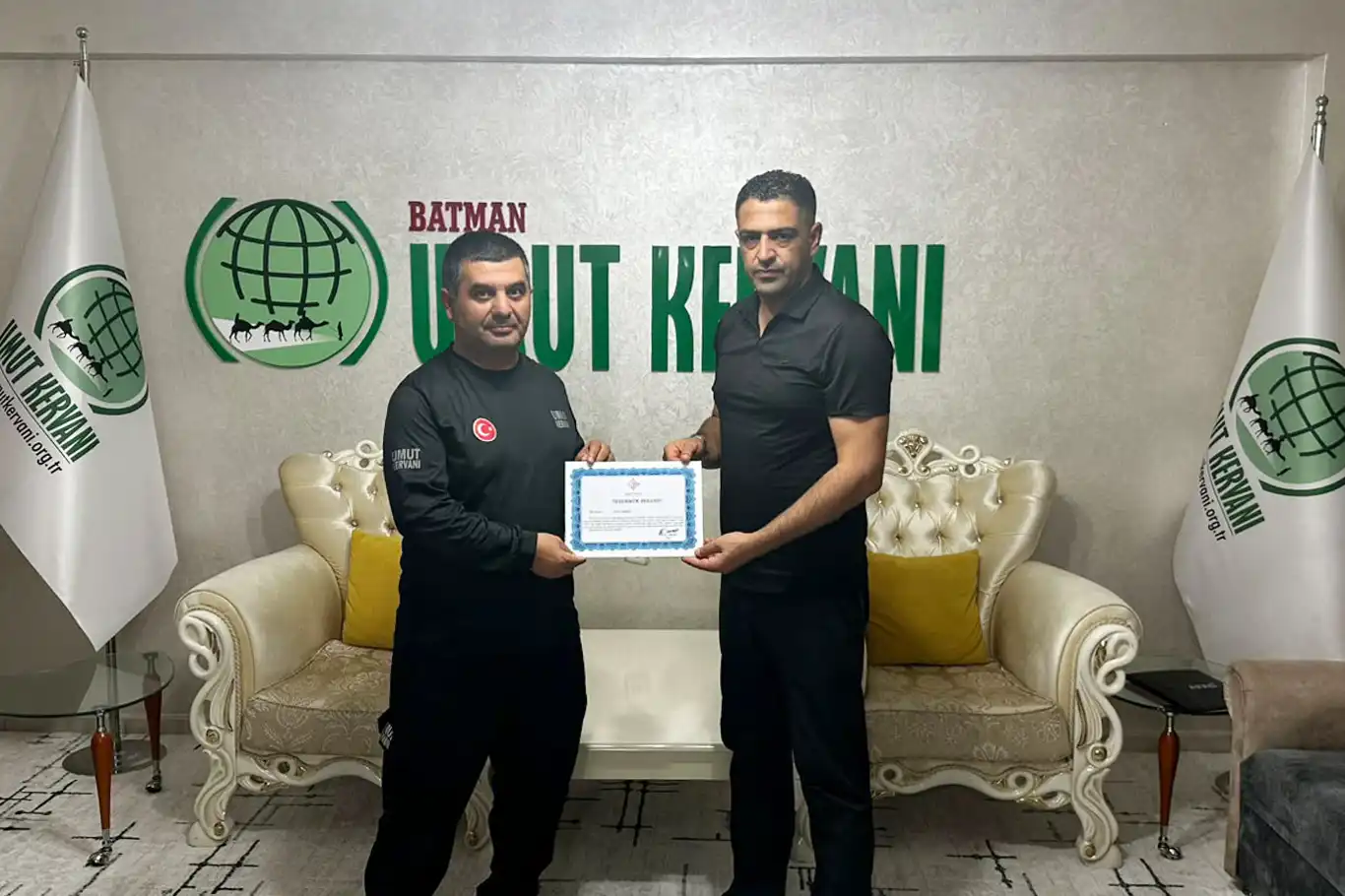 Umut Kervanı Arama Kurtarma ekibine teşekkür belgesi verildi