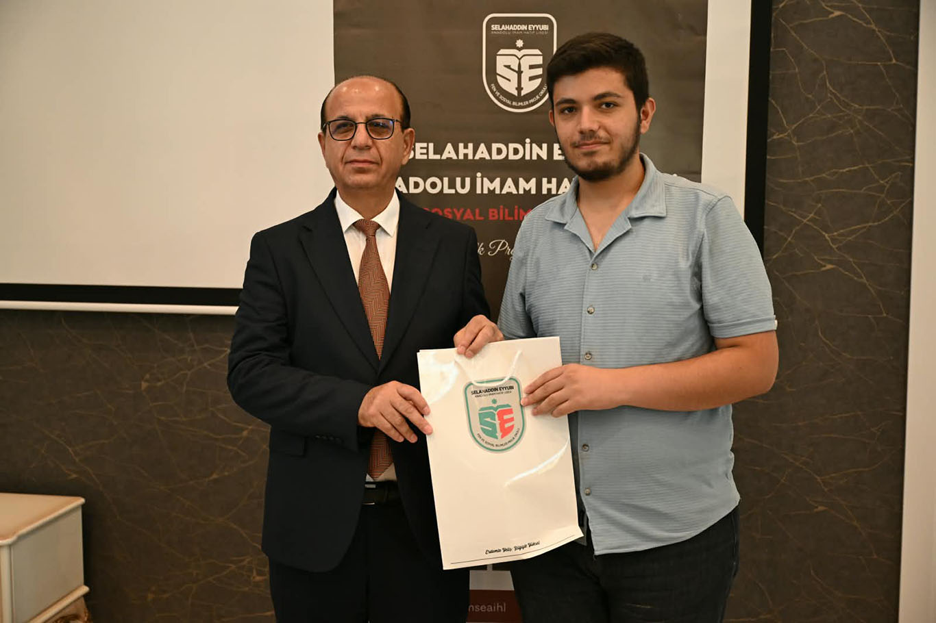 İmam Hatip Lisesi üniversiteye yerleşen öğrencileriyle anlamlı buluşma