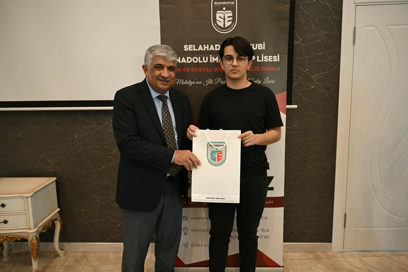 İmam Hatip Lisesi üniversiteye yerleşen öğrencileriyle anlamlı buluşma
