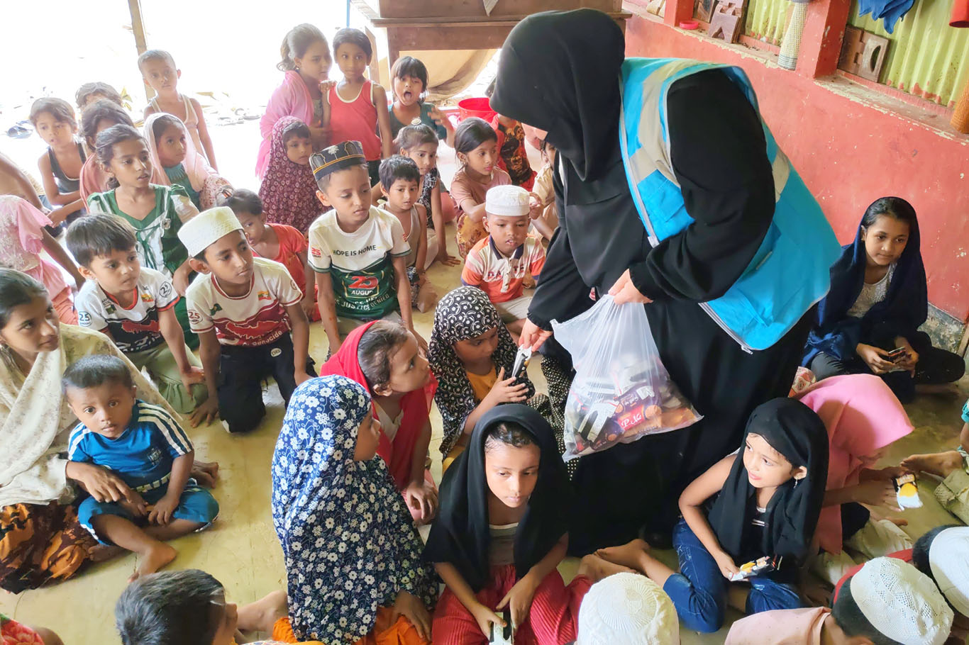 Yetimler Vakfı Bangladeş'te çocukların hem eğitimine hem gönlüne dokundu