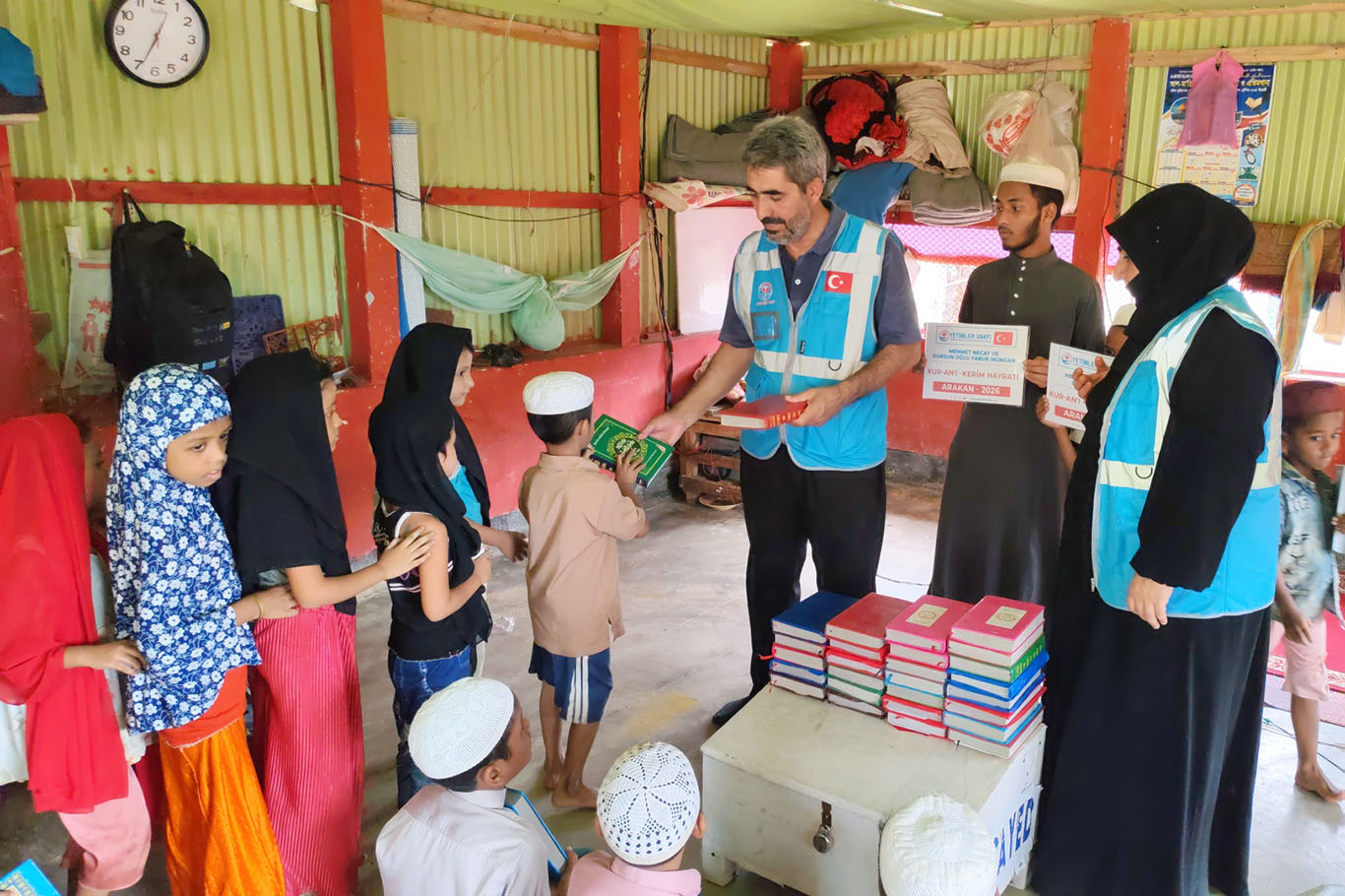 Yetimler Vakfı Bangladeş'te çocukların hem eğitimine hem gönlüne dokundu