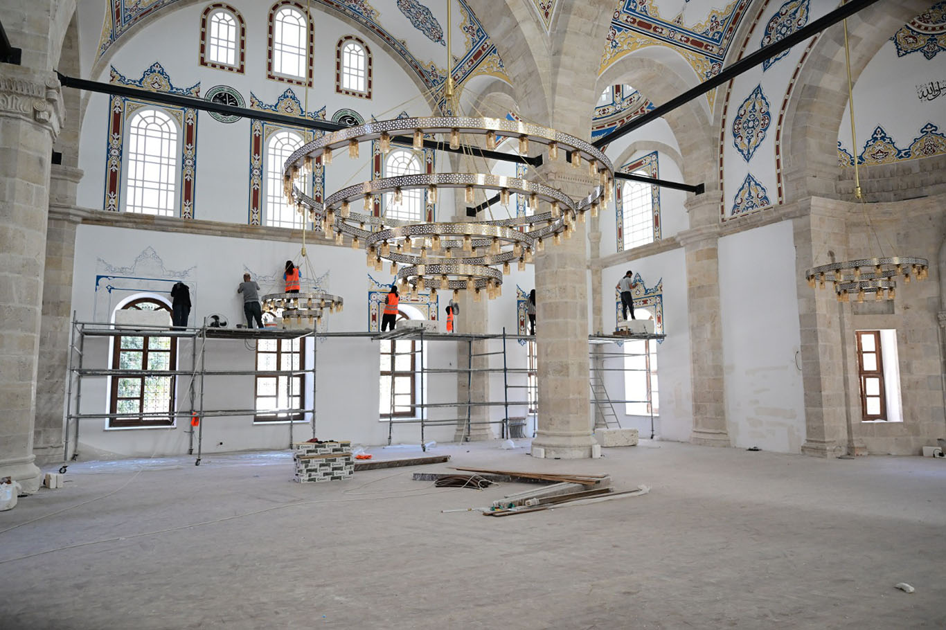 Depremde yıkılan tarihi Yeni Camii'nin yeniden inşasında sona gelindi