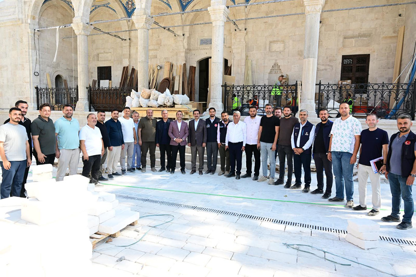 Depremde yıkılan tarihi Yeni Camii'nin yeniden inşasında sona gelindi