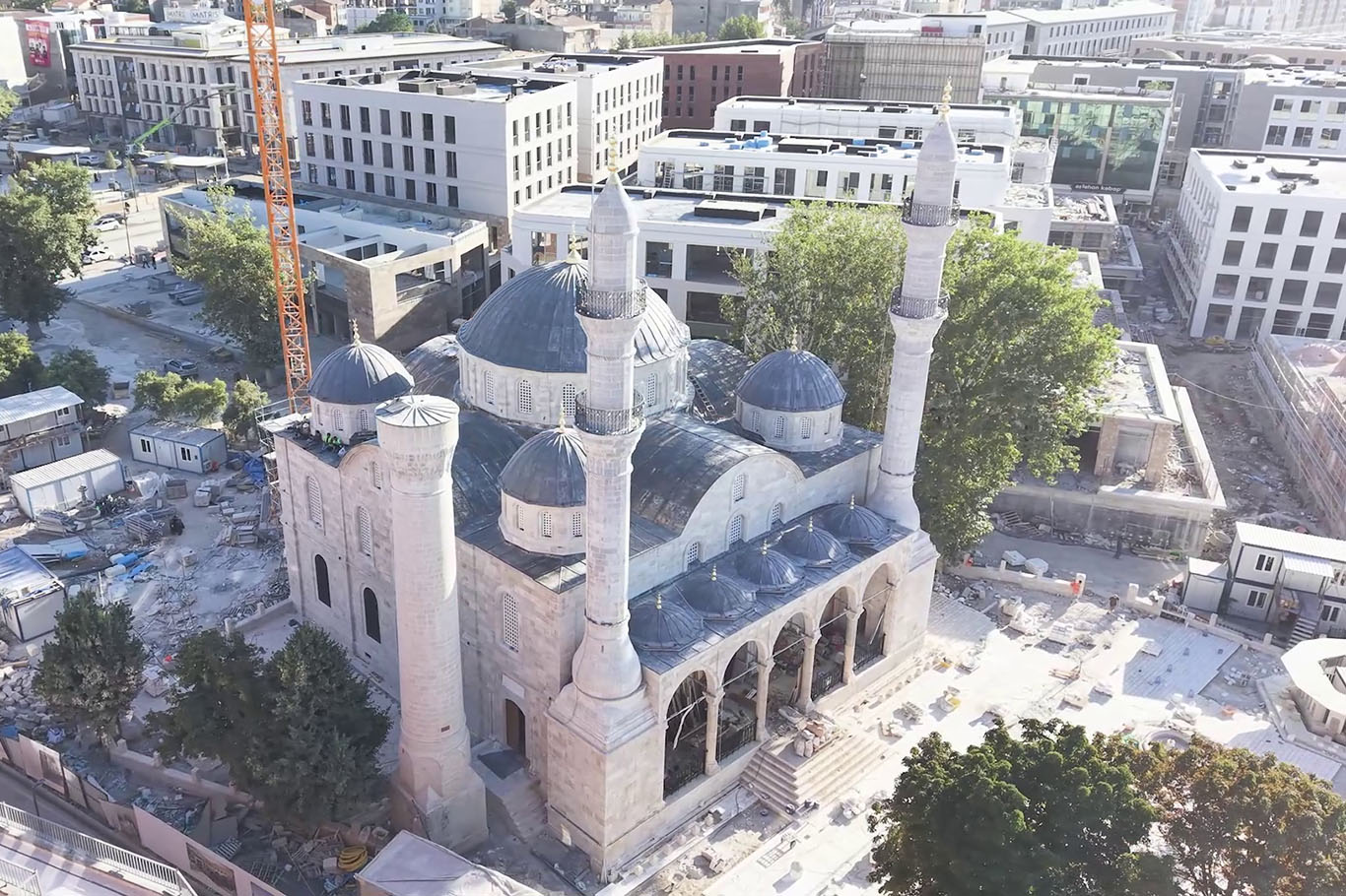 Depremde yıkılan tarihi Yeni Camii'nin yeniden inşasında sona gelindi