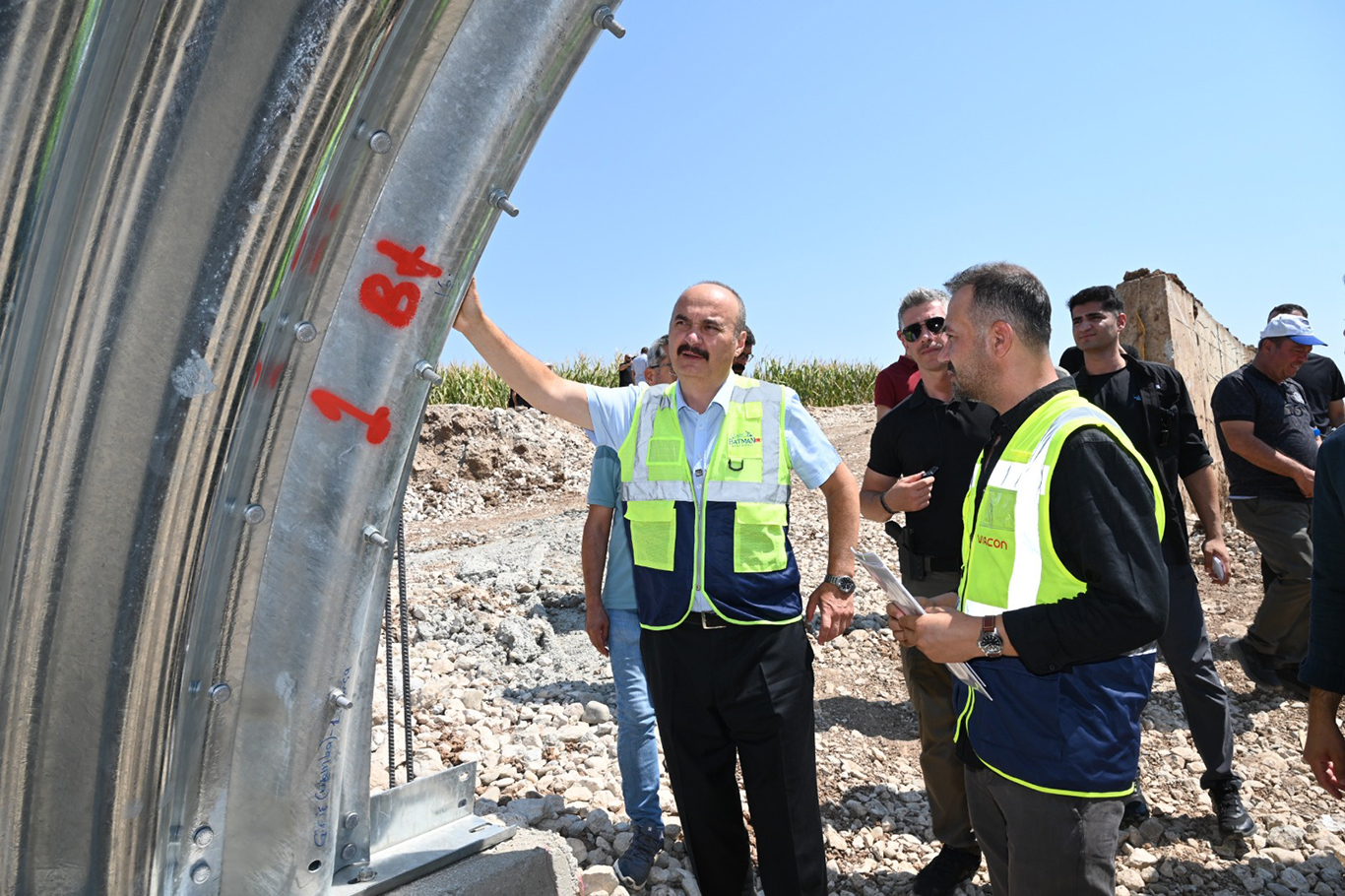 Vali Canalp: Şehir içi trafik yoğunluğunu çevre yollarıyla azaltacağız
