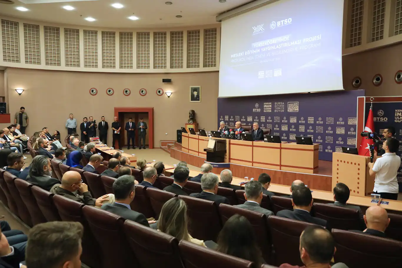 120 bin üniversite öğrencisi işi, iş yerinde öğrenecek