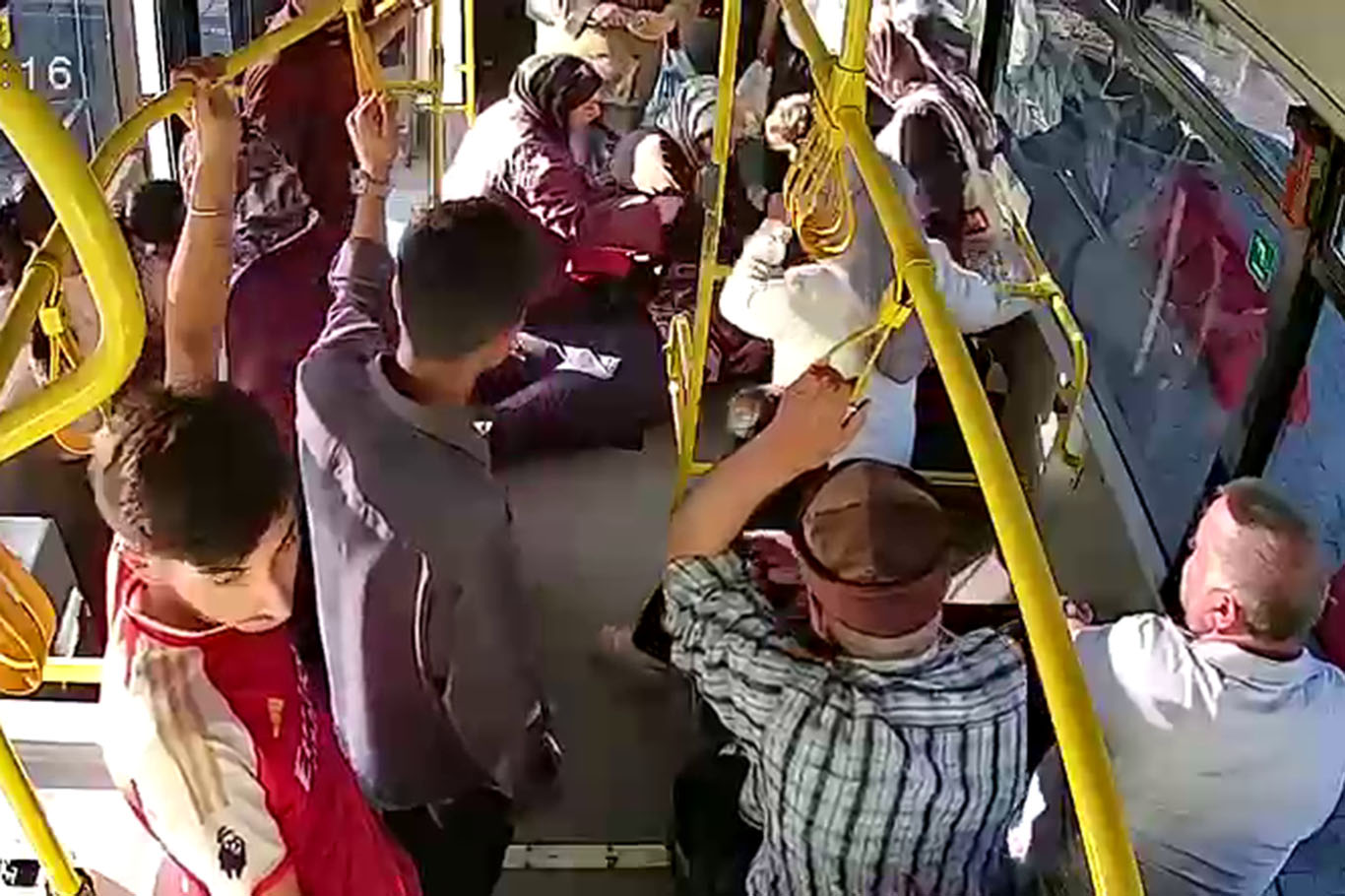 Malatya'da MOTAŞ şoförü rahatsızlanan yolcuyu hastaneye ulaştırdı