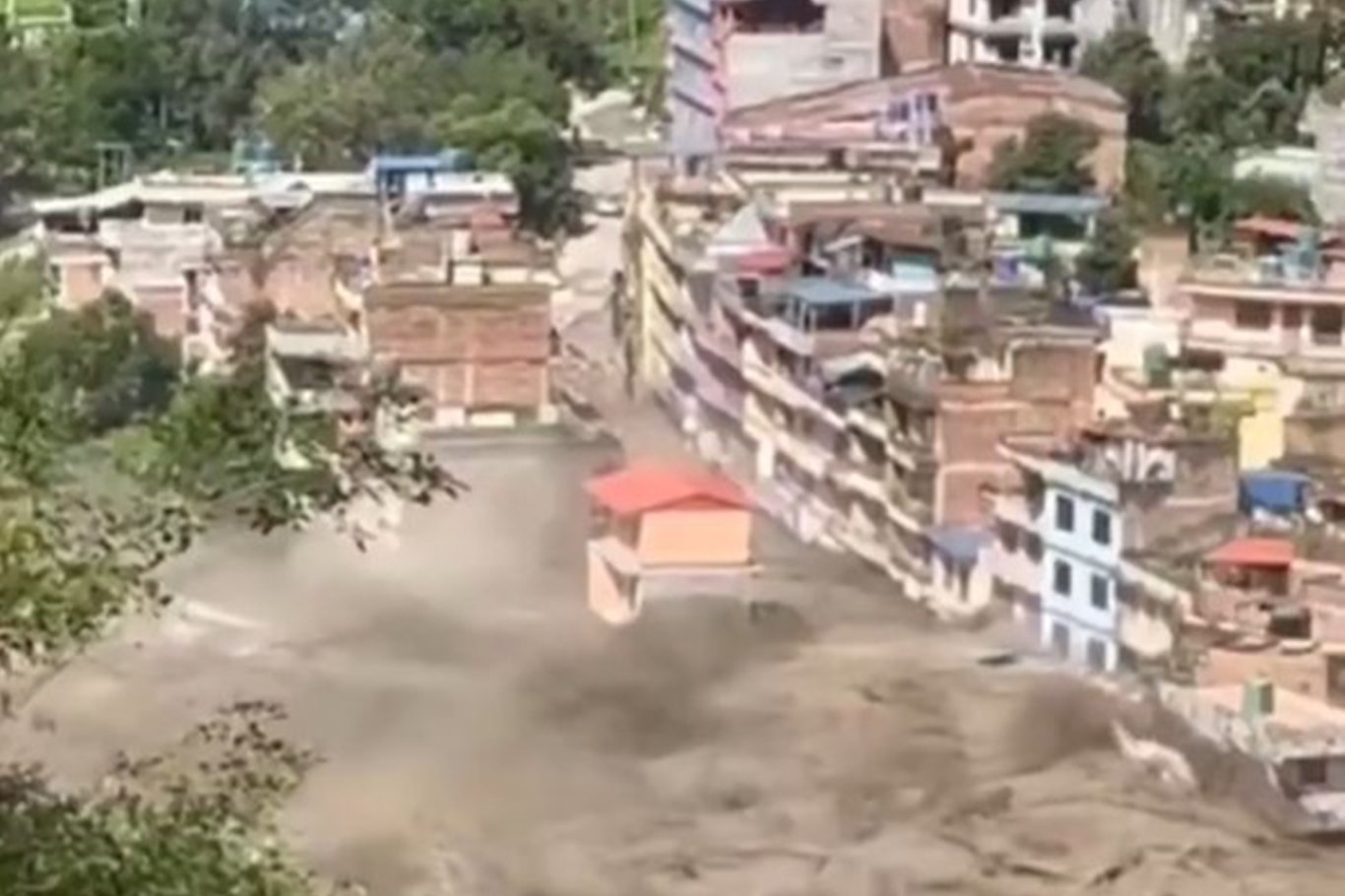 نزیکەی ٢ هەزار کەس لە لافاوەکەی نیپاڵ بێسەروشوێن بوون