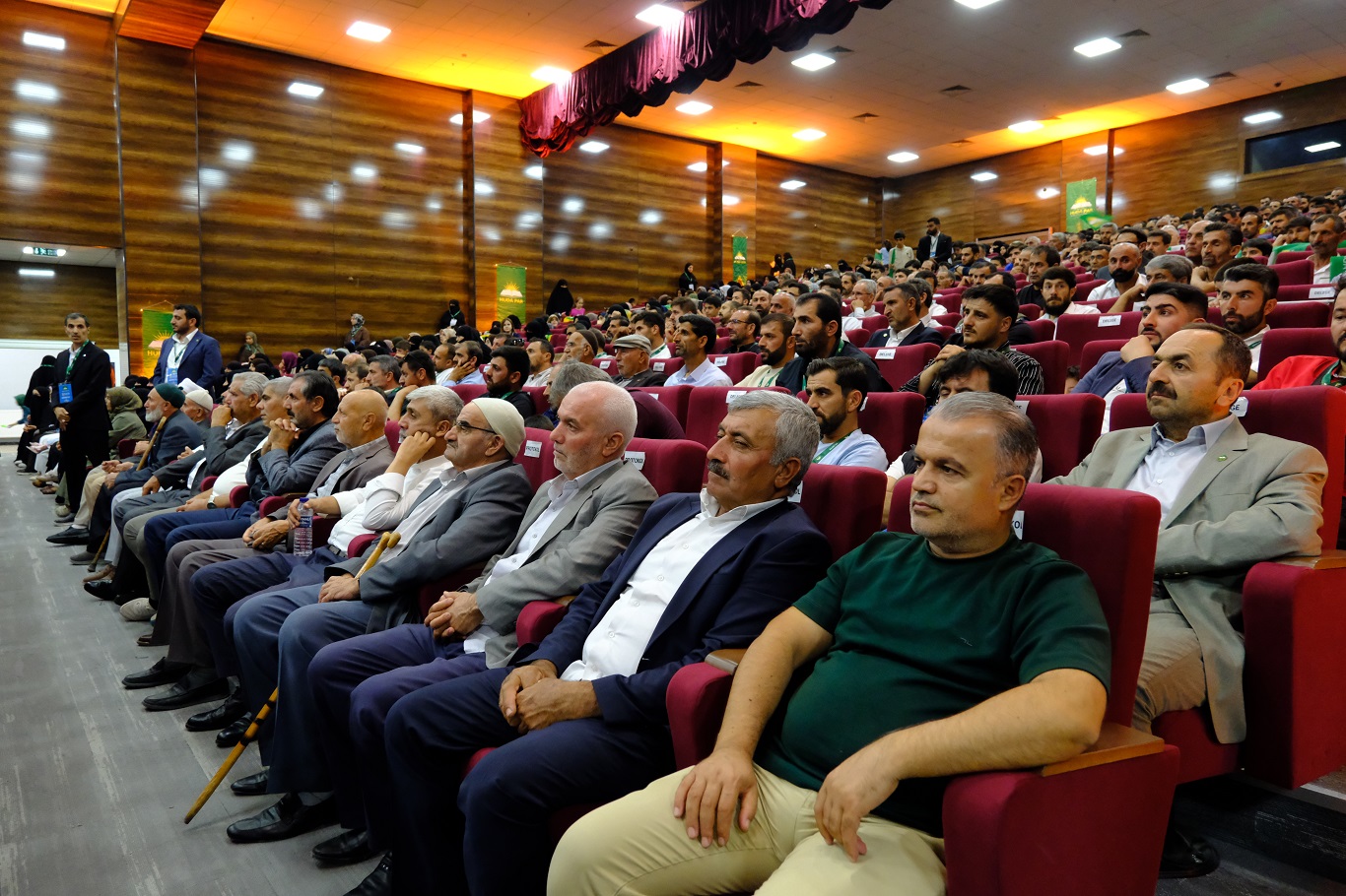 HÜDA PAR Van İl Başkanı Rasim Sayğın güven tazeledi