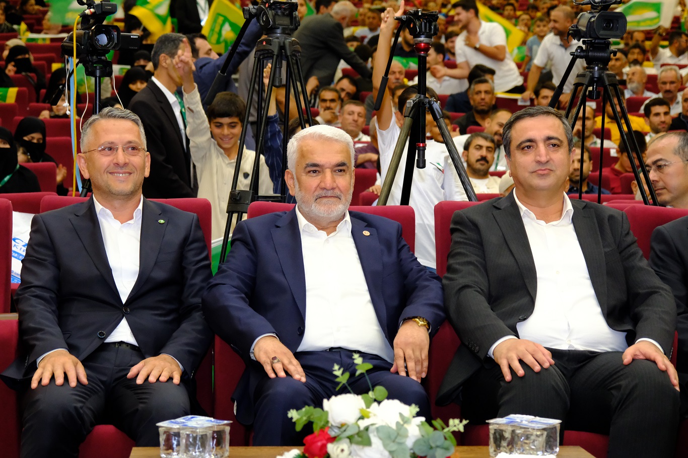 HÜDA PAR Van İl Başkanı Rasim Sayğın güven tazeledi