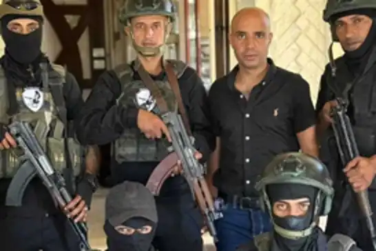 هآرتس: إسرائيل تستخدم ميليشيات متعاونة في غزة لمهاجمة حماس ونهب المنازل وإحراقها