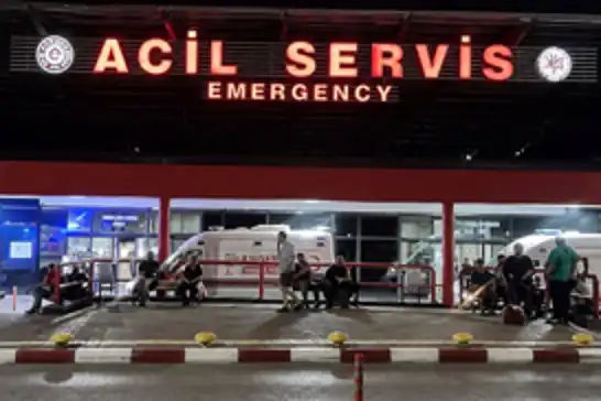 İzmir'de bariyerlere çarpan motosikletin sürücüsü hayatını kaybetti