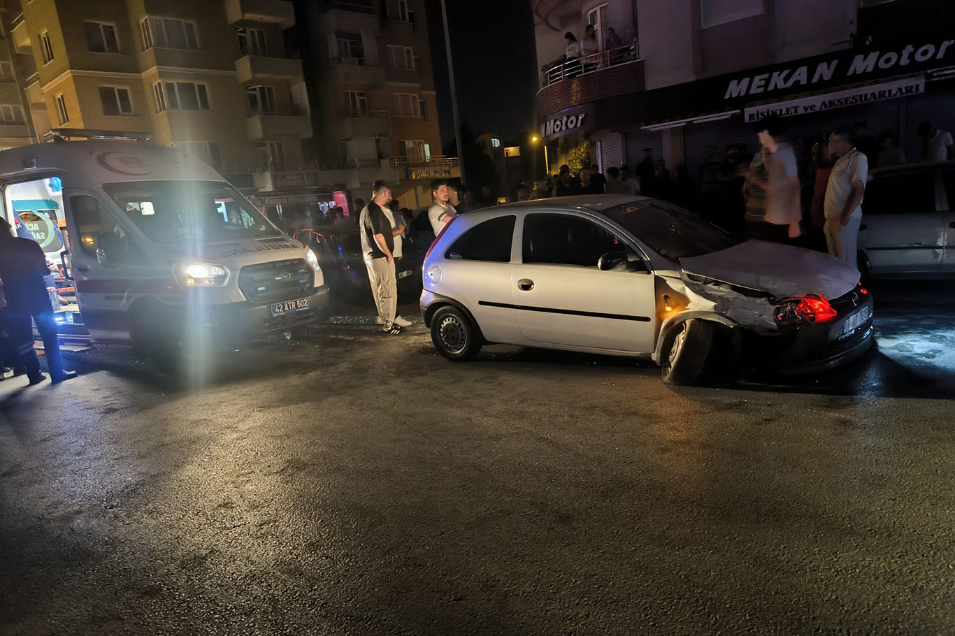 Konya'da iki otomobil çarpıştı: 6 yaralı