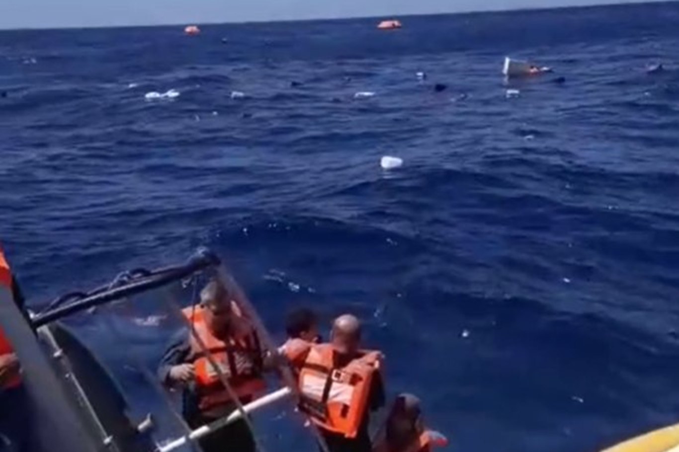 ارتفاع حصيلة ضحايا حادث غرق سفينة ركاب قبالة سواحل كيرينيا إلى 7 قتلى