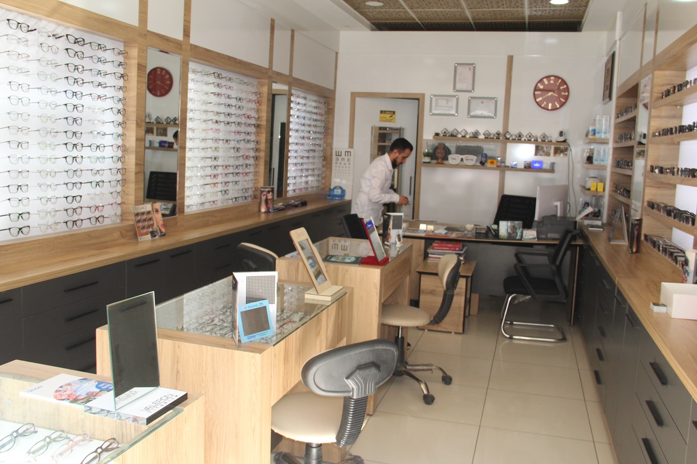 Optisyen Özmen: Bilinçsiz lens kullanımı göz sağlığını tehdit ediyor